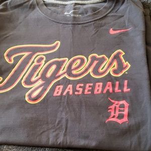 Mens Nike Detroit Tigers tshirt